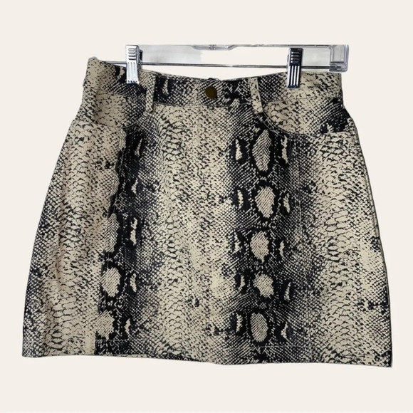 0789. LE LIS SNAKESKIN PRINT MINI DENIM SKIRT SIZE SMALL NWT - Picture 2 of 7